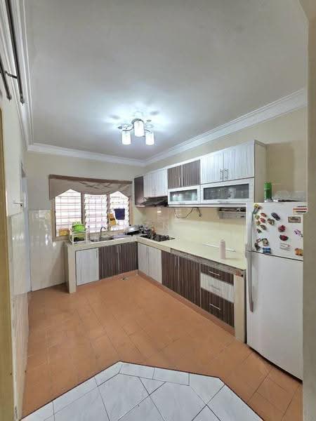 2-storey Terraced House for Sale in Bandar Rinching Seksyen 4 (Semenyih) - Maznee Realtor - Kitchen - PropertyGuru.com.my
