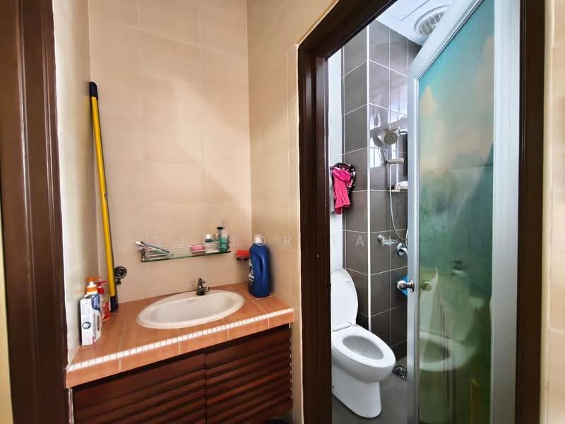 Rumah Teres 2-Tingkat untuk Dijual di Taman Perling (Perling) - Victor Tan - Bathroom - PropertyGuru.com.my