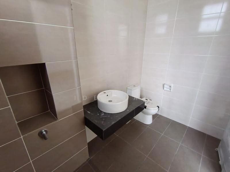 2-storey Terraced House for Sale in Kangkar Pulai (Skudai) - Iden Tan - Bathroom - PropertyGuru.com.my