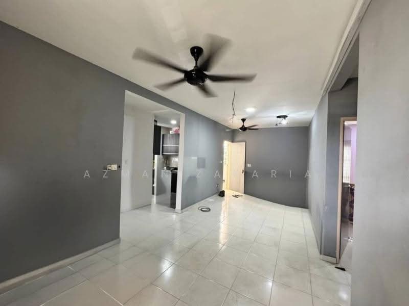 Pangsapuri untuk Dijual di Residensi Laguna Biru 2 - AZMAN ZAKARIA - Living Room - PropertyGuru.com.my