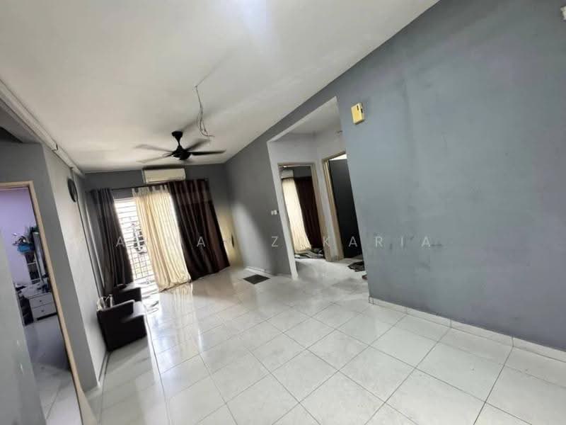 Pangsapuri untuk Dijual di Residensi Laguna Biru 2 - AZMAN ZAKARIA - Living Room - PropertyGuru.com.my
