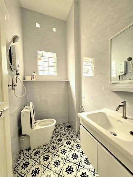 Shop / Office for Sale in Pulau Tikus (George Town) - Lynda Chan - Bathroom - PropertyGuru.com.my