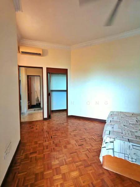 Kondominium untuk Dijual di Marina Tower (Ratu Mutiara) - Sharon Ong - Bedroom - PropertyGuru.com.my