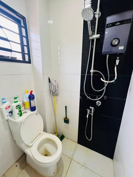 2-storey Terraced House for Sale in Bangi (Selangor) - Azean Wahab - Bathroom - PropertyGuru.com.my