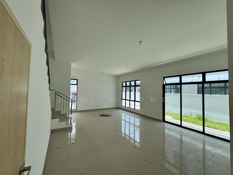 Rumah Kluster untuk Dijual di Taman Mount Austin (Tebrau) - Daniel Yong - Living Room - PropertyGuru.com.my