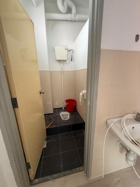 Kedai / Pejabat untuk Disewa di Taman Ungku Tun Aminah (Skudai) - Thea Lai - Bathroom - PropertyGuru.com.my