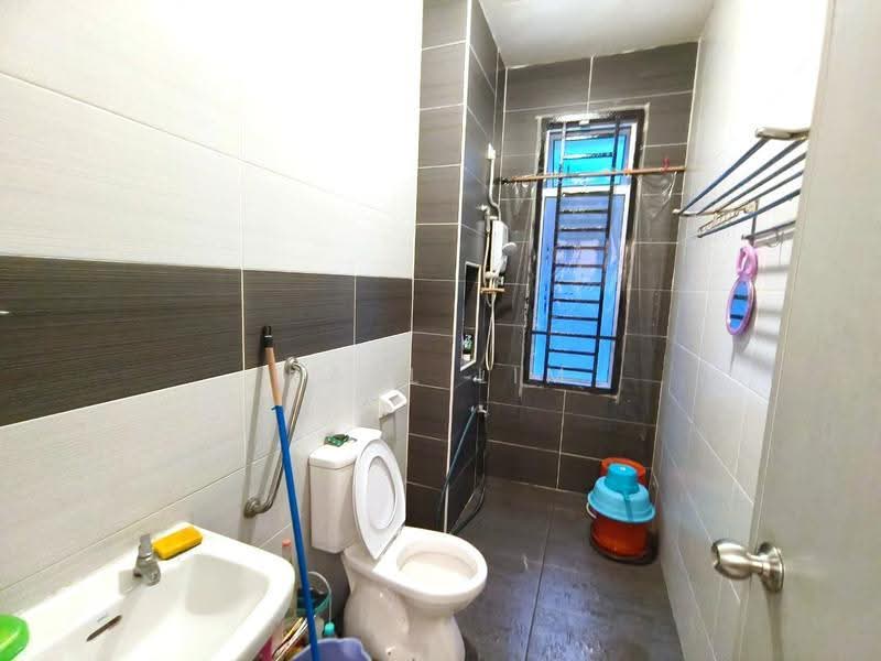 Cluster House for Sale in Taman Kempas Indah (Tebrau) - Karl Lim - Bathroom - PropertyGuru.com.my