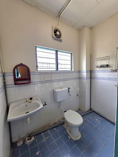 2-storey Terraced House for Sale in Bandar Teknologi Kajang (Kajang) - Maznee Realtor - Bathroom - PropertyGuru.com.my