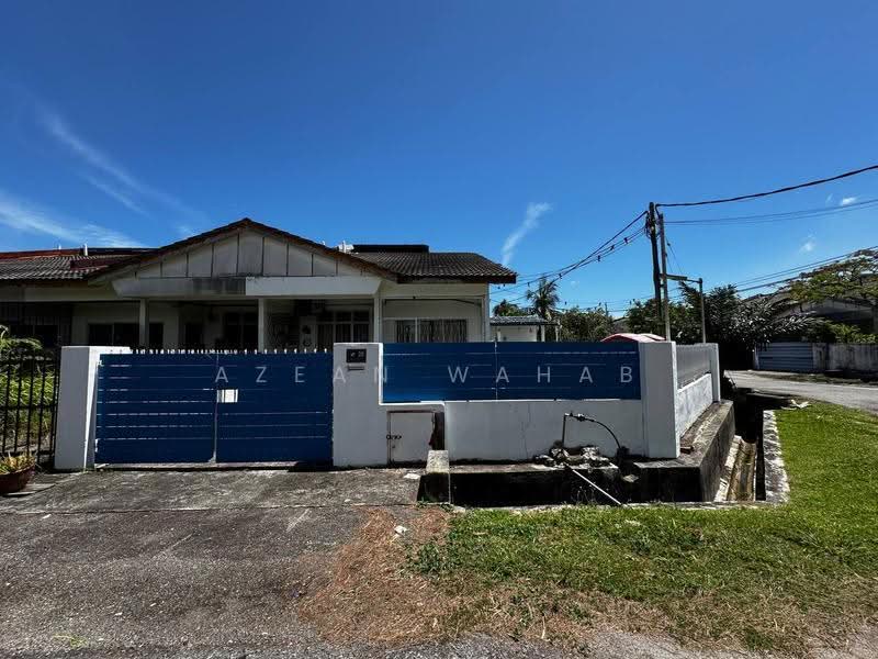 1-storey Terraced House for Sale in Sepang (Selangor) - Azean Wahab - Exterior - PropertyGuru.com.my