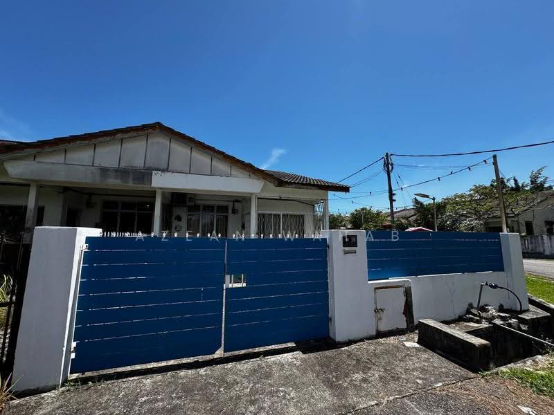 1-storey Terraced House for Sale in Sepang (Selangor) - Azean Wahab - Exterior - PropertyGuru.com.my