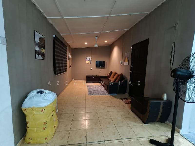 1-storey Terraced House for Sale in Sepang (Selangor) - Azean Wahab - Living Room - PropertyGuru.com.my