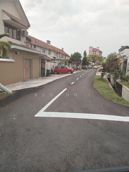 Rumah Berkembar untuk Dijual di Seksyen 1a (Petaling Jaya) - Rehann L - Exterior - PropertyGuru.com.my