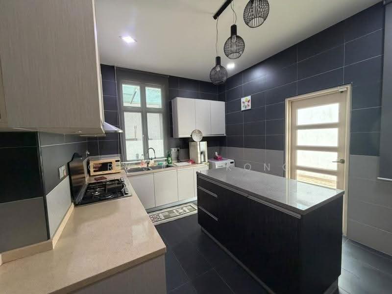 Rumah Berkembar untuk Dijual di Setia Tropika (Johor Bahru) - Crystal Kong - Kitchen - PropertyGuru.com.my