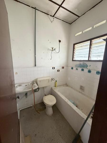 Rumah Berkembar untuk Dijual di Seksyen 17 (Petaling Jaya) - Bernisa Bon - Bathroom - PropertyGuru.com.my