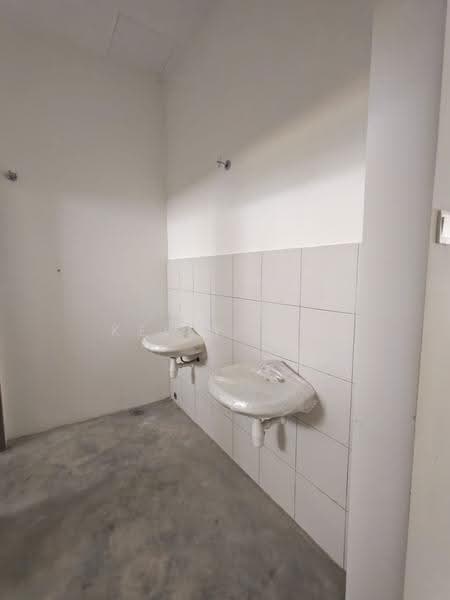 Shop for Rent in Kota Bayuemas (Klang) - Kelly Teo - Bathroom - PropertyGuru.com.my