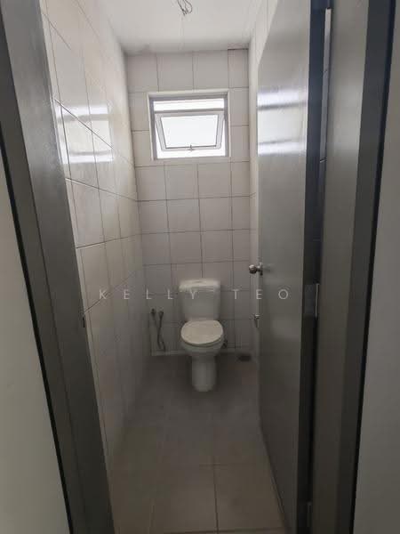 Shop for Rent in Kota Bayuemas (Klang) - Kelly Teo - Bathroom - PropertyGuru.com.my