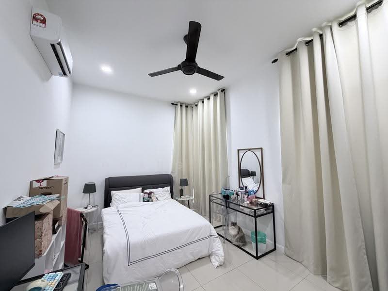 Kondominium untuk Disewa di Isle of Kamares - Huang Hong - Bedroom - PropertyGuru.com.my