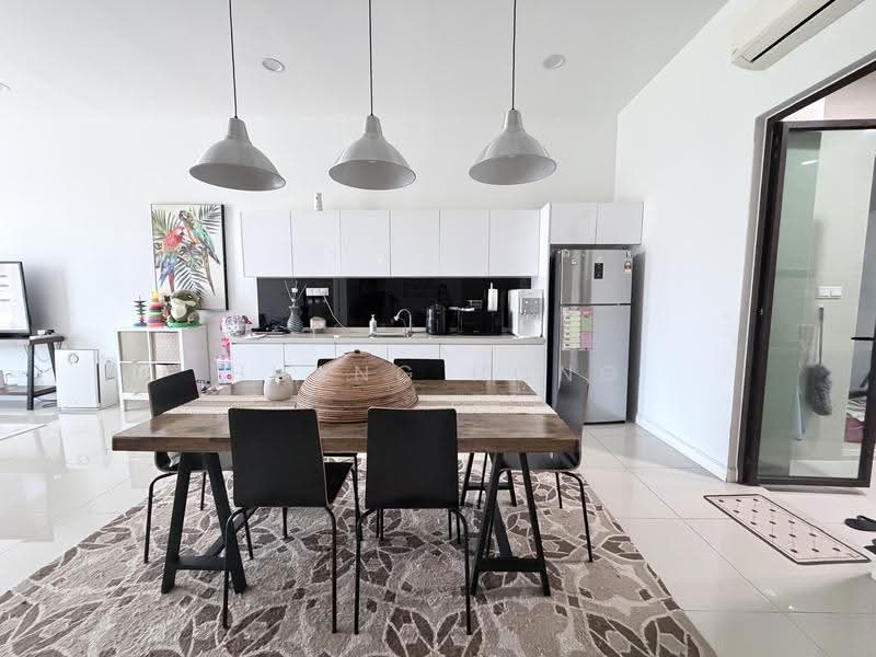 Kondominium untuk Disewa di Isle of Kamares - Huang Hong - Dining Room - PropertyGuru.com.my