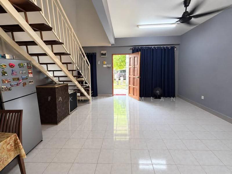 Rumah Teres 2-Tingkat untuk Dijual di Taman Sri Saujana (Kota Tinggi) - Fakhrul Imlan - Living Room - PropertyGuru.com.my