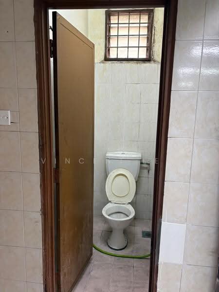 Shop for Rent in Bandar Tun Hussein Onn (Cheras) - Vincent Lee - Bathroom - PropertyGuru.com.my
