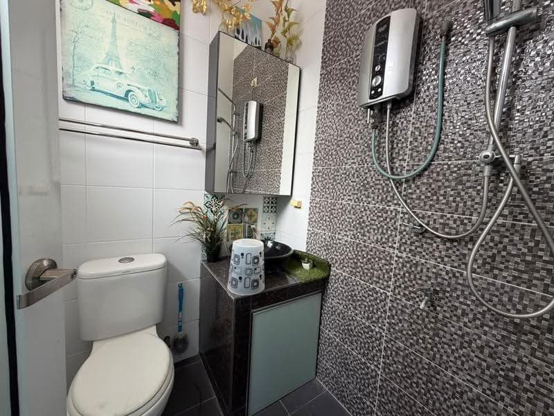 Semi-Detached House for Sale in Taman Kulai Utama (Kulai) - Serene Teh - Bathroom - PropertyGuru.com.my