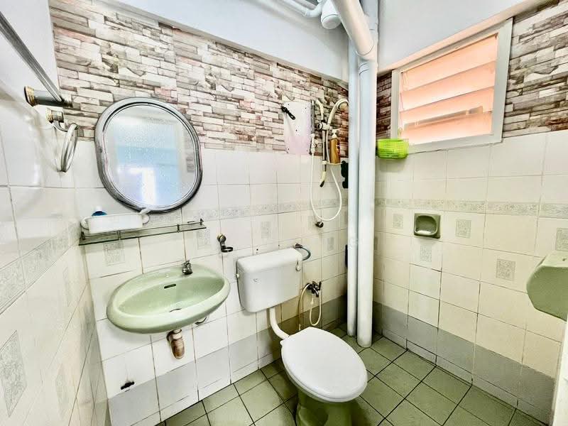 Pangsapuri untuk Dijual di Vantage Point (Menang Ria) - YY Wong - Bathroom - PropertyGuru.com.my