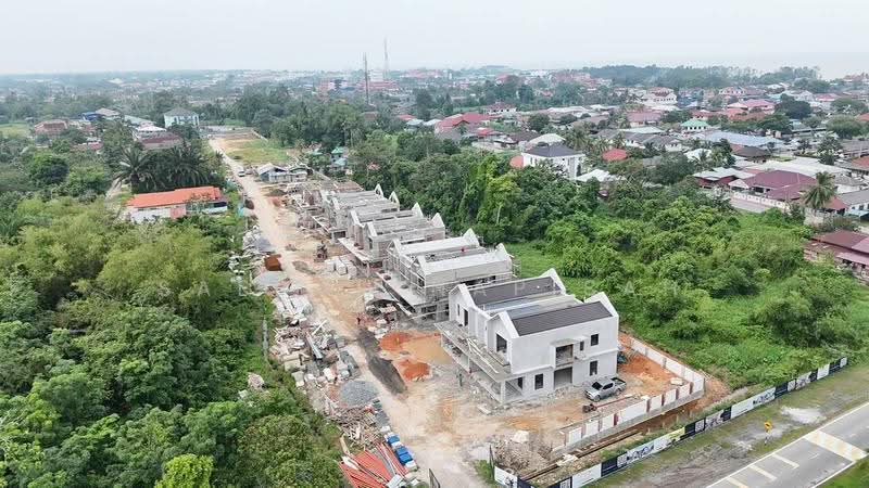 Rumah Berkembar untuk Dijual di Taman Megah (Pontian) - Saedah Napisah - Exterior - PropertyGuru.com.my