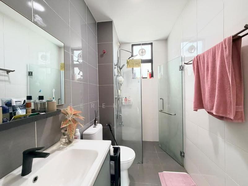 Kediaman Servis untuk Dijual di The Platino Serviced Apartment - Serene Teh - Bathroom - PropertyGuru.com.my