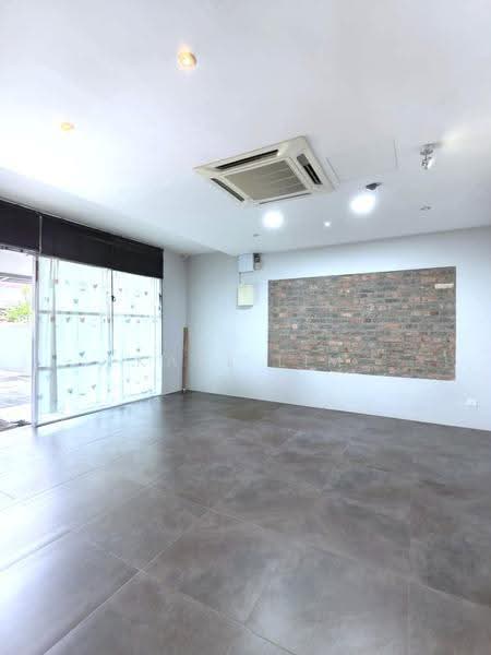Rumah Teres 2-Tingkat untuk Dijual di Taman Johor Jaya (Johor Bahru) - Karl Lim - Living Room - PropertyGuru.com.my