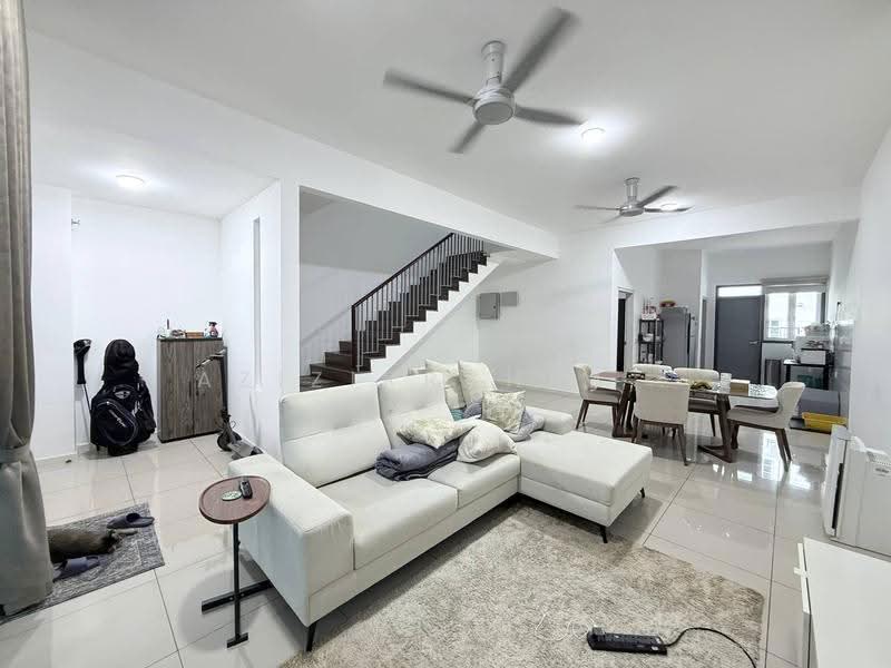 Rumah Teres 2-Tingkat untuk Dijual di Dengkil (Selangor) - Azizirrahim . - Living Room - PropertyGuru.com.my