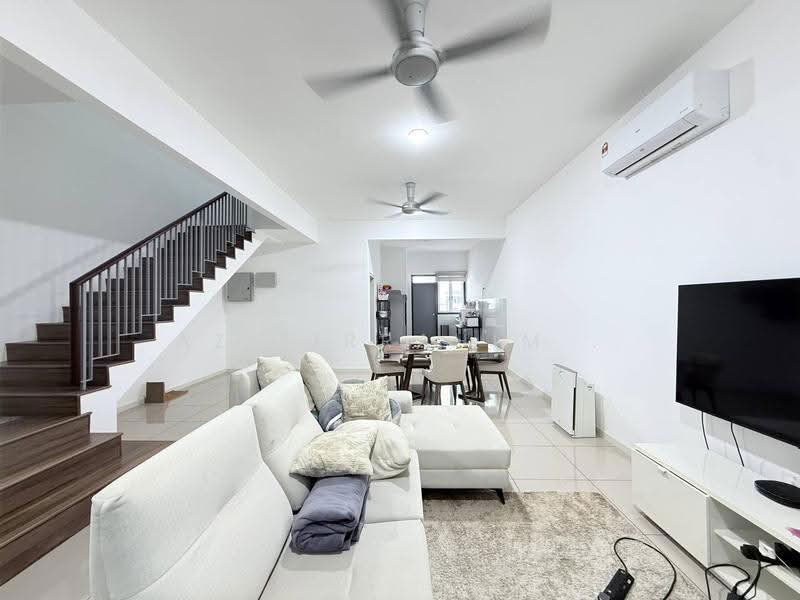 Rumah Teres 2-Tingkat untuk Dijual di Dengkil (Selangor) - Azizirrahim . - Living Room - PropertyGuru.com.my