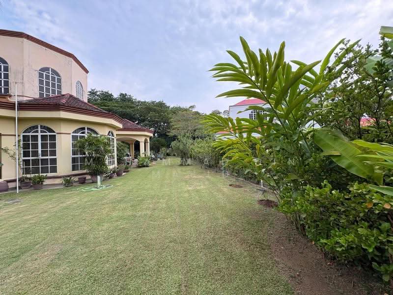 Bungalow House for Sale in Sultan Abdul Aziz Shah Golf & Country Club (Shah Alam) - Mohammad Din Majid - Exterior - PropertyGuru.com.my