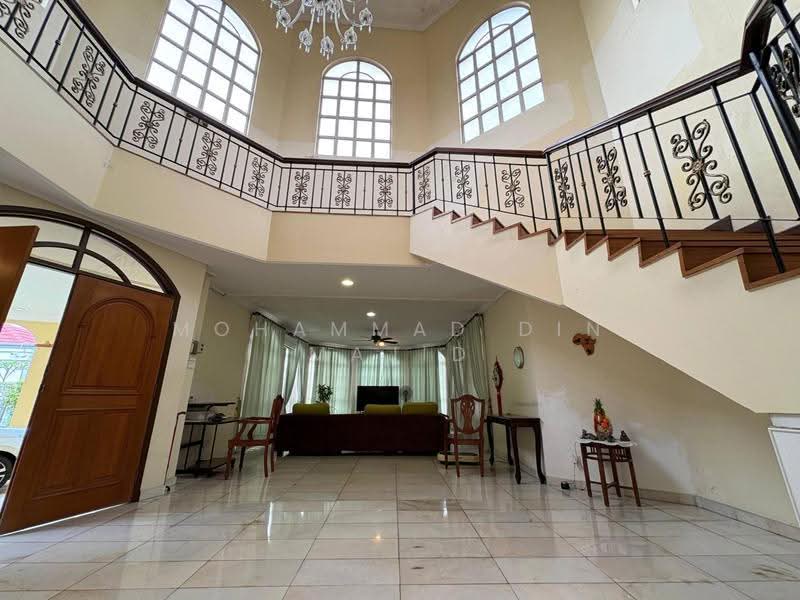 Bungalow House for Sale in Sultan Abdul Aziz Shah Golf & Country Club (Shah Alam) - Mohammad Din Majid - Living Room - PropertyGuru.com.my
