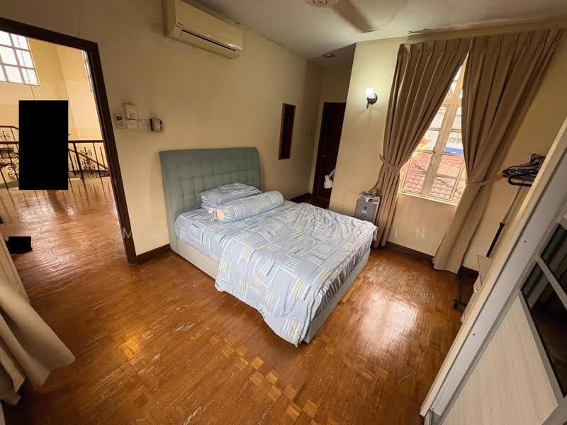 Bungalow House for Sale in Sultan Abdul Aziz Shah Golf & Country Club (Shah Alam) - Mohammad Din Majid - Bedroom - PropertyGuru.com.my
