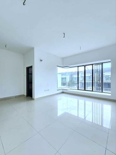 2-storey Terraced House for Sale in Taman Seri Austin (Tebrau) - Karl Lim - Living Room - PropertyGuru.com.my