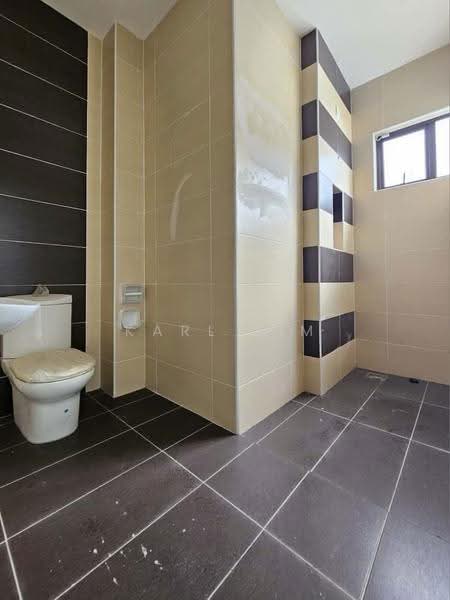 2-storey Terraced House for Sale in Taman Seri Austin (Tebrau) - Karl Lim - Bathroom - PropertyGuru.com.my