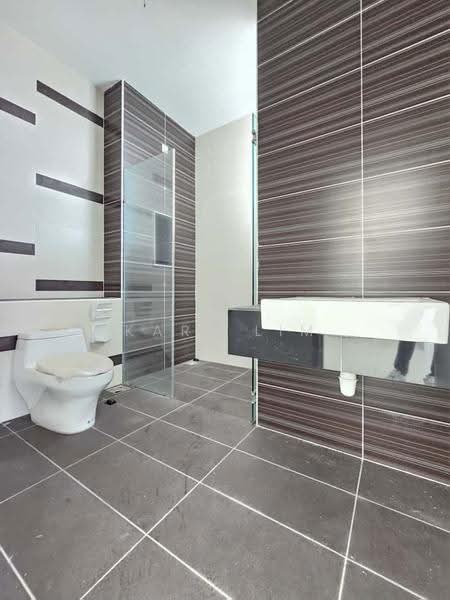 2-storey Terraced House for Sale in Taman Seri Austin (Tebrau) - Karl Lim - Bathroom - PropertyGuru.com.my