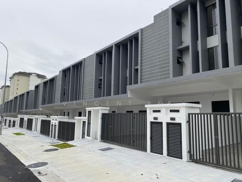 Rumah Teres 3-Tingkat untuk Dijual di Taman Puncak Jalil (Seri Kembangan) - Vincent Lee - Exterior - PropertyGuru.com.my