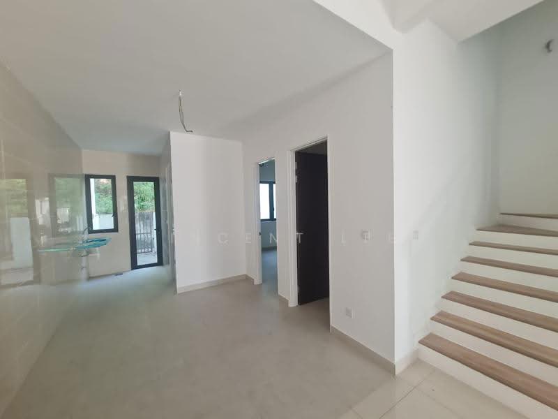 Rumah Teres 3-Tingkat untuk Dijual di Taman Puncak Jalil (Seri Kembangan) - Vincent Lee - Kitchen - PropertyGuru.com.my