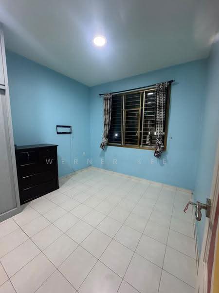 Kediaman Servis untuk Dijual di Nusa Perdana Apartment - Werner Kee - Bedroom - PropertyGuru.com.my