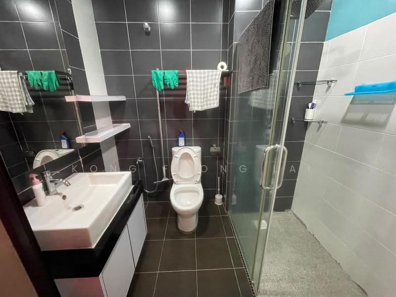 Rumah Teres 2-Tingkat untuk Dijual di Bandar Nusaputra (Puchong) - Kong Foong Lai - Bathroom - PropertyGuru.com.my
