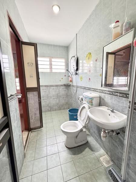 Semi-Detached House for Sale in Taman Kajang Impian (Kajang) - Eldon Chong - Bathroom - PropertyGuru.com.my