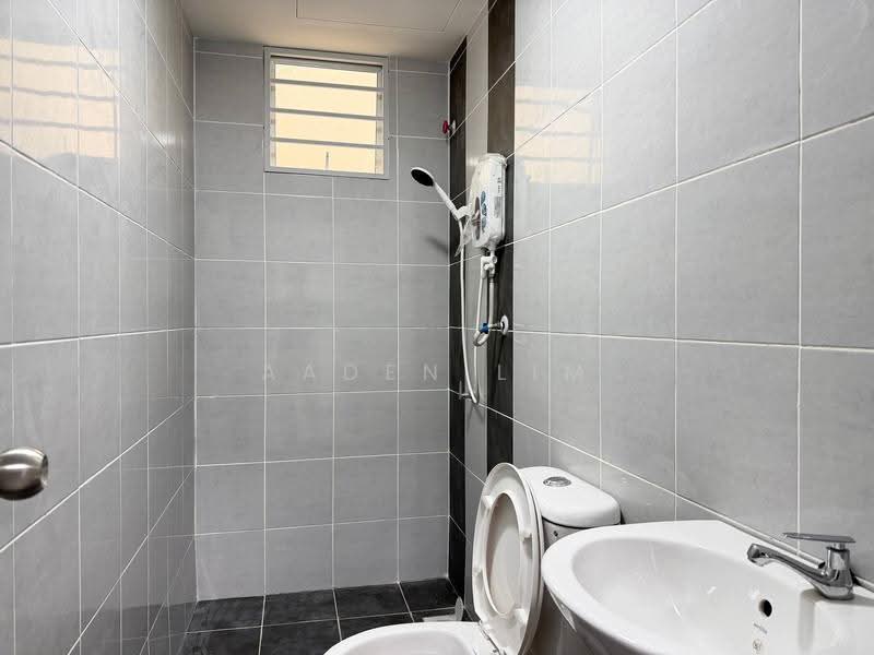 Pangsapuri untuk Disewa di Idaman Melur @ Cybersouth - Aaden Lim - Bathroom - PropertyGuru.com.my