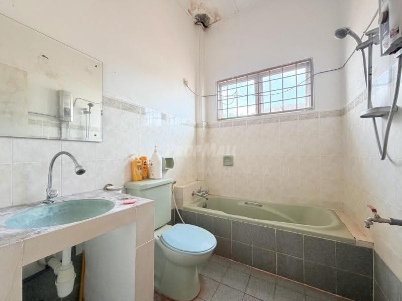 Rumah Banglo untuk Dijual di Rasah Kemayan (Seremban 2) - Rena Rahman - Bathroom - PropertyGuru.com.my
