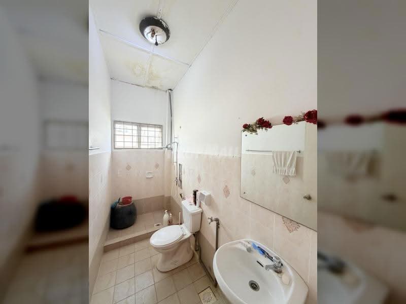 Rumah Banglo untuk Dijual di Rasah Kemayan (Seremban 2) - Rena Rahman - Bathroom - PropertyGuru.com.my