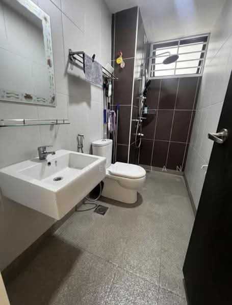Kediaman Servis untuk Dijual di The Garden Residences - Jayden Lian - Bathroom - PropertyGuru.com.my