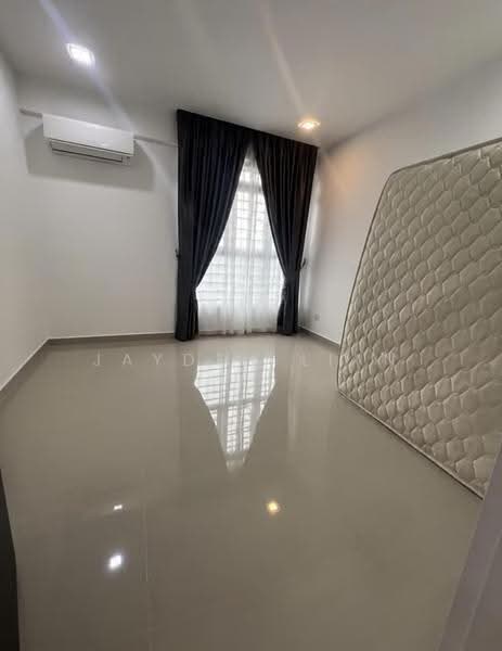 Kediaman Servis untuk Dijual di The Garden Residences - Jayden Lian - Bedroom - PropertyGuru.com.my