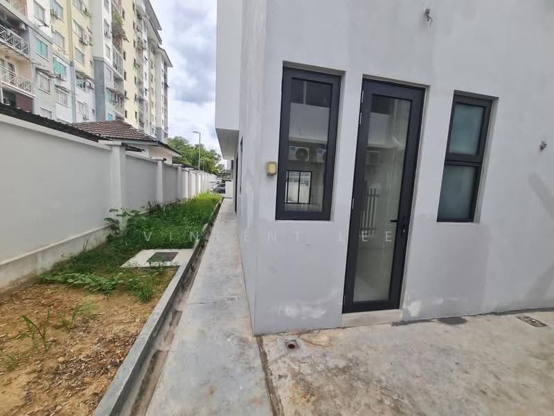 Rumah Teres 3-Tingkat untuk Dijual di Taman Puncak Jalil (Seri Kembangan) - Vincent Lee - Exterior - PropertyGuru.com.my