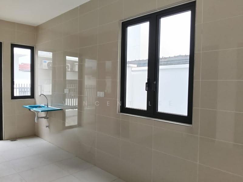 Rumah Teres 3-Tingkat untuk Dijual di Taman Puncak Jalil (Seri Kembangan) - Vincent Lee - Kitchen - PropertyGuru.com.my