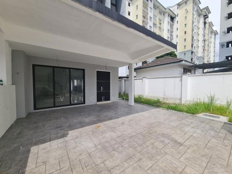 Rumah Teres 3-Tingkat untuk Dijual di Taman Puncak Jalil (Seri Kembangan) - Vincent Lee - Exterior - PropertyGuru.com.my